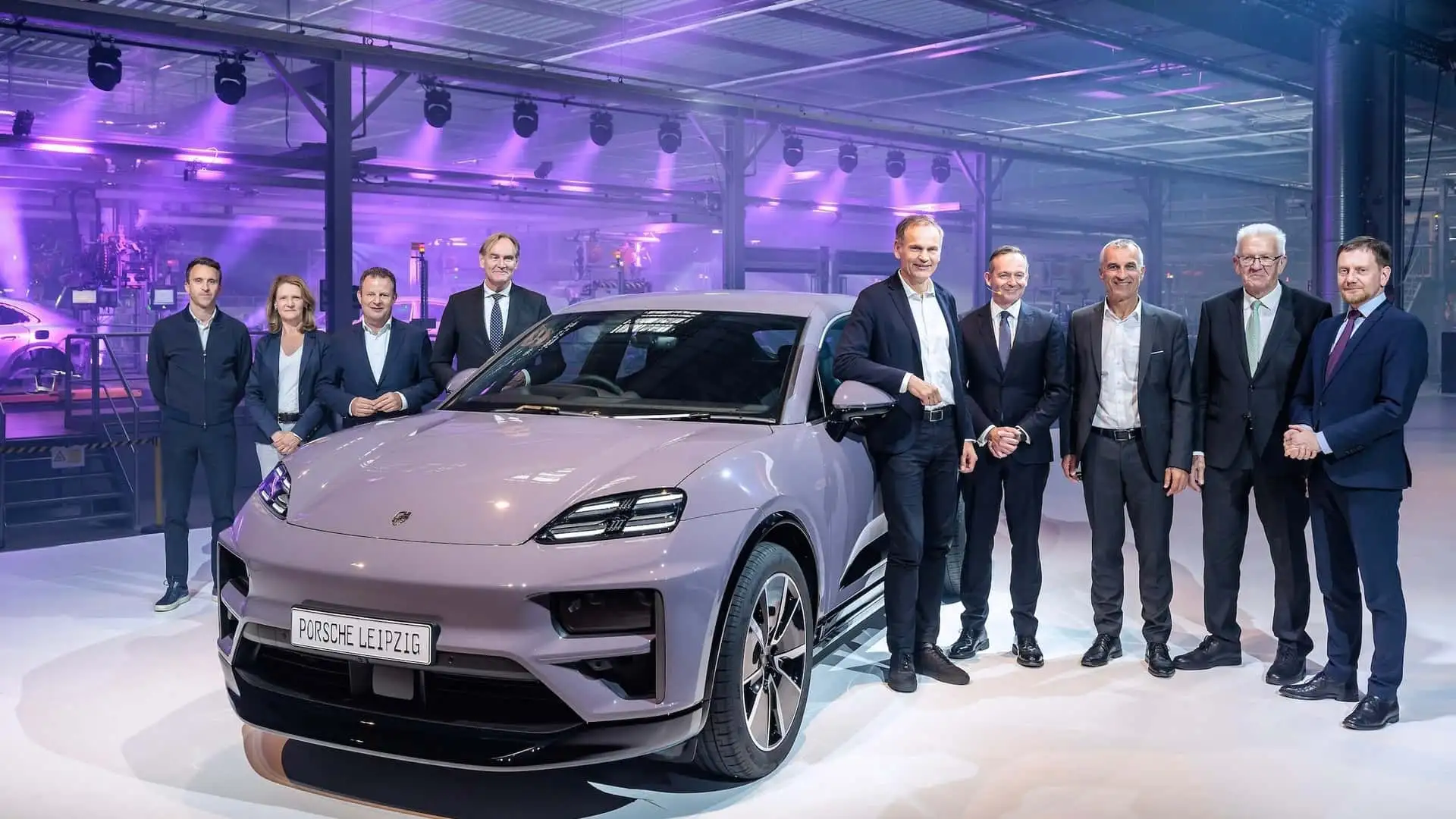 Porsche inicia produção em série do Macan com motor elétrico