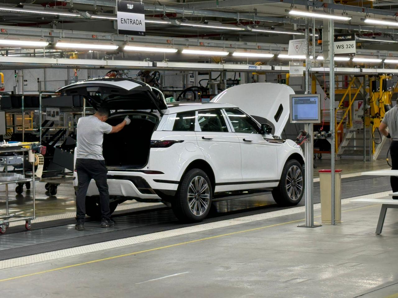 A Jaguar Land Rover produz carro no Brasil? Veja como está a fábrica no RJ hoje 