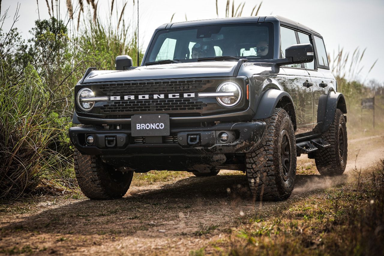 Ford apresenta Bronco no Brasil: veja detalhes, motor, ficha técnica e possível preço