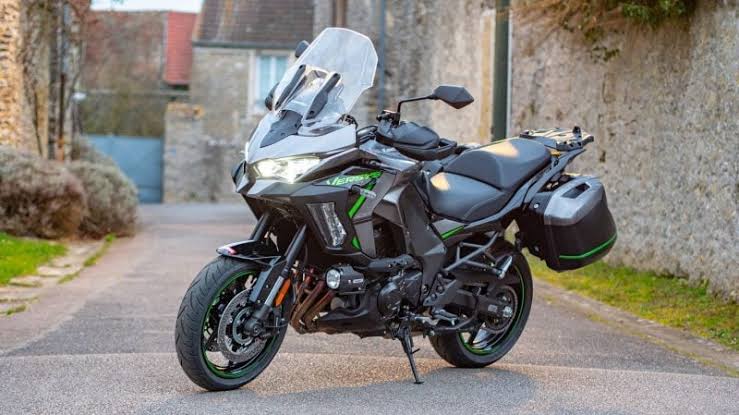 Kawasaki lança Versys 1100 e Ninja ZX4 RR em Interlagos
