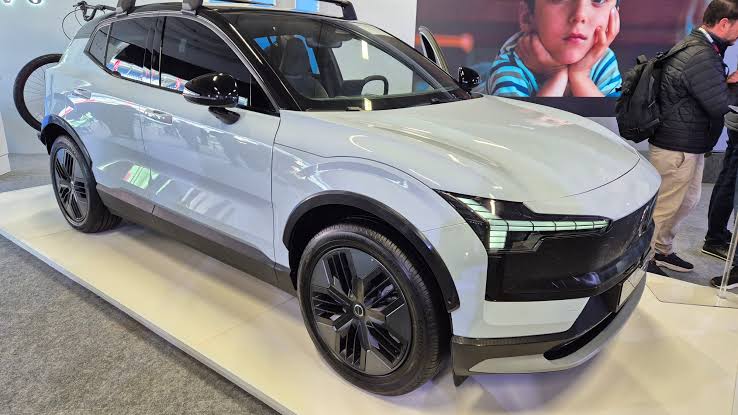 Volvo EX30 Cross Country é lançado no Brasil