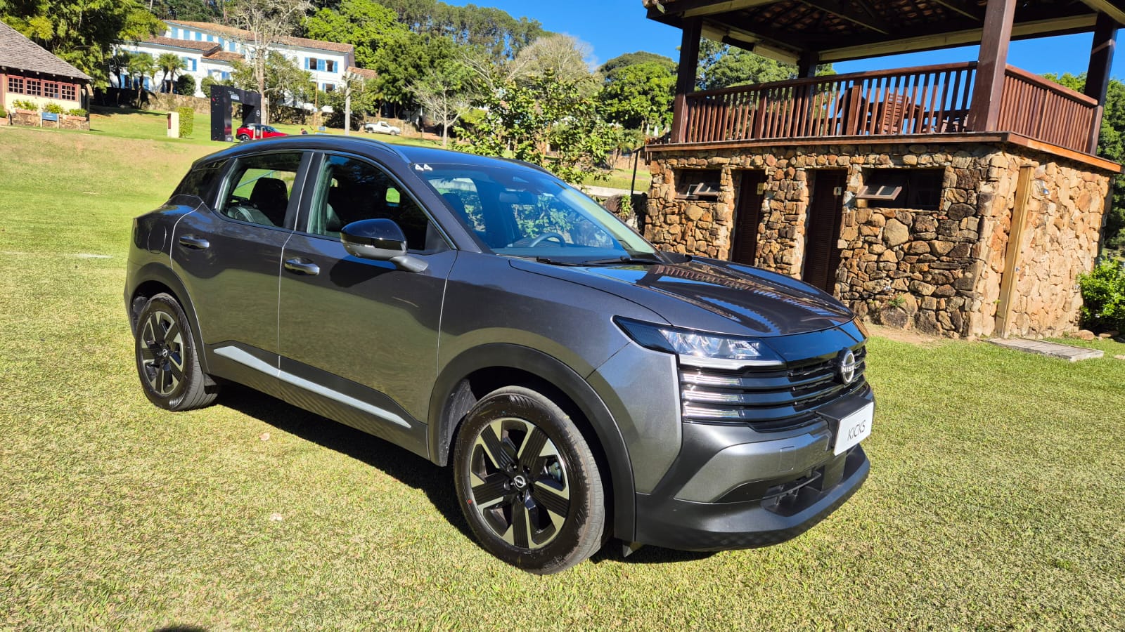 Nova geração do Kicks chega ao país com motor 1.0 turbo e preço de SUV médio: veja teste