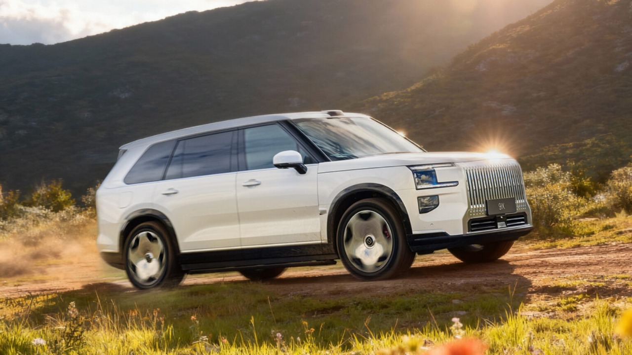 Zeekr lança SUV de luxo mirando modelo da BYD