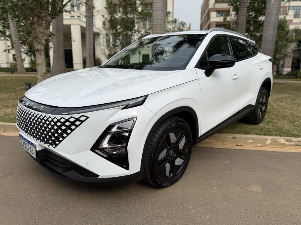 Omoda inicia pré venda dos SUvs híbridos 5 HEV e 7 PHEV